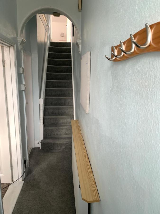 Lovely Town House With Free Parking Sleeps 2 To 6 Guests Rumah liburan *